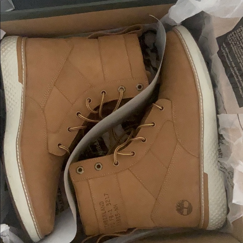 Men’s Timberland Boots/Sneakers 10.5